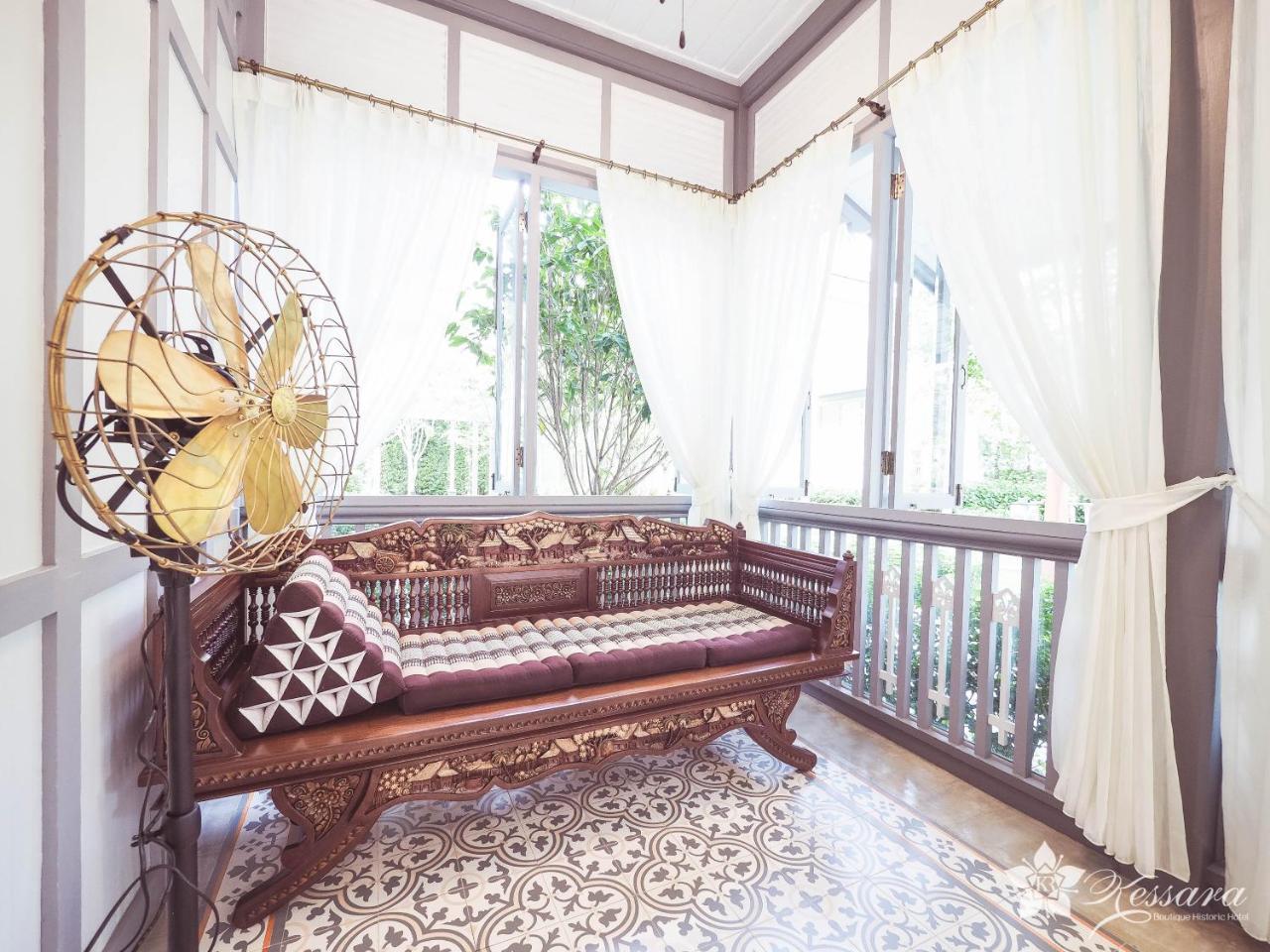 Kessara Hotel Bangkok Exteriör bild