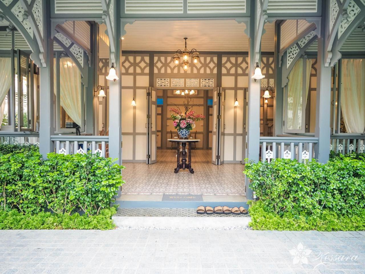 Kessara Hotel Bangkok Exteriör bild